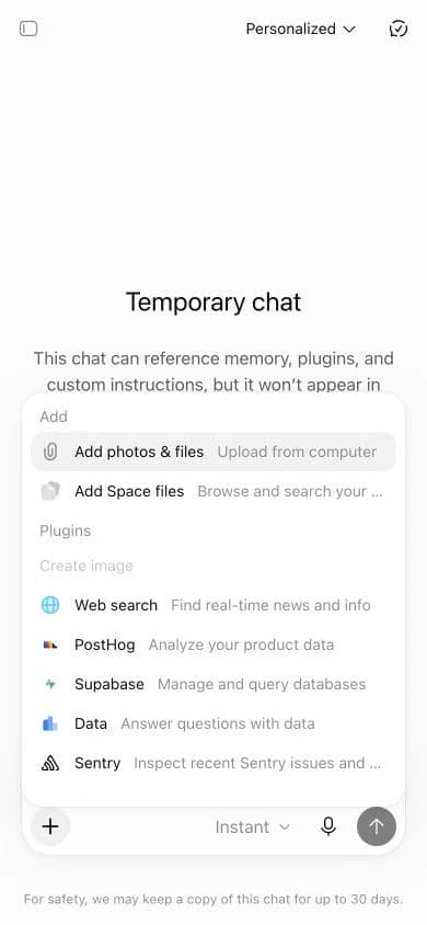 Menú real de ChatGPT en el navegador: Add photos & files permite adjuntar una foto